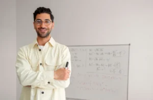 A Geometria é uma disciplina essencial que desenvolve o raciocínio lógico, a percepção espacial e a capacidade de resolver problemas. | Foto: Freepik.