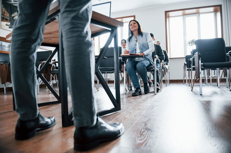 Plano de aula pronto: Saiba como isso pode facilitar a sua rotina de professor. | Foto: Freepik.