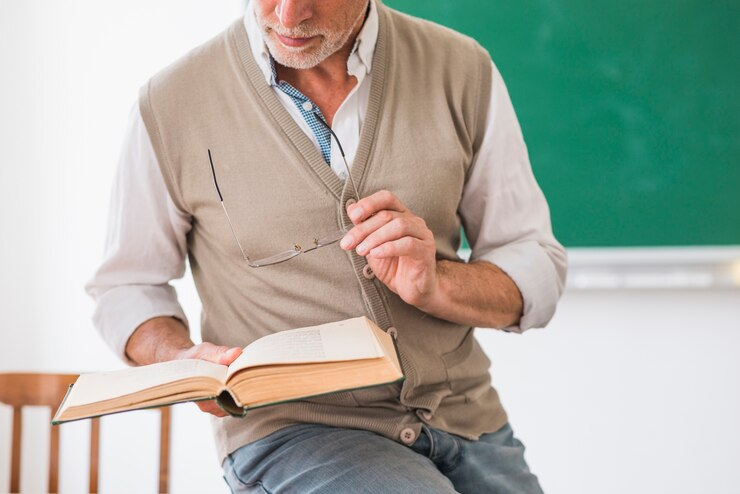 Aulas de português: conheça estruturas e exercícios para suas atividades com nosso plano de aula. | Foto: Freepik.