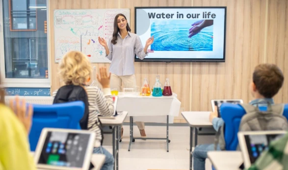 Aprenda como usar slides animados para aumentar o engajamento nas suas aulas e transformar a experiência de ensino dos seus alunos.
